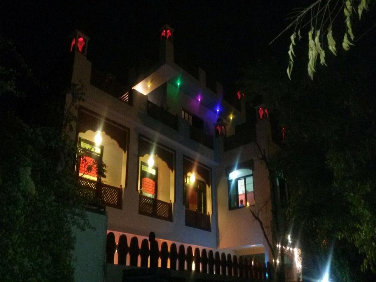 Taj Haveli Hotel Agra - Walkable Distance From Taj Mahal Bagian luar foto