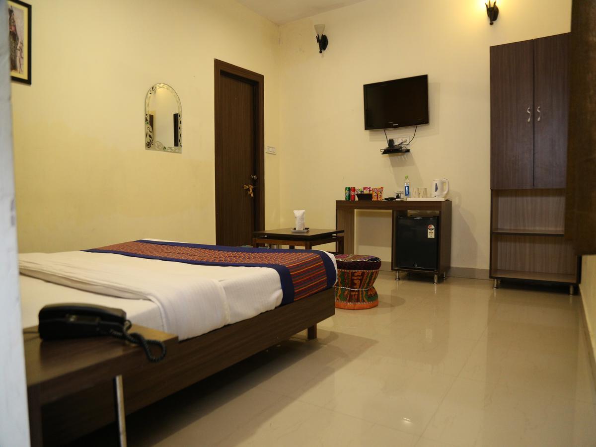 Taj Haveli Hotel Agra - Walkable Distance From Taj Mahal Bagian luar foto